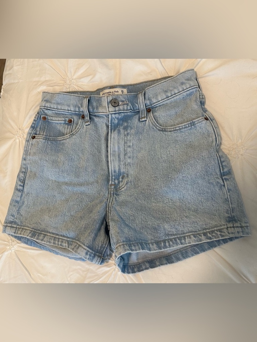 Abercrombie & Fitch 4” Mom Shorts